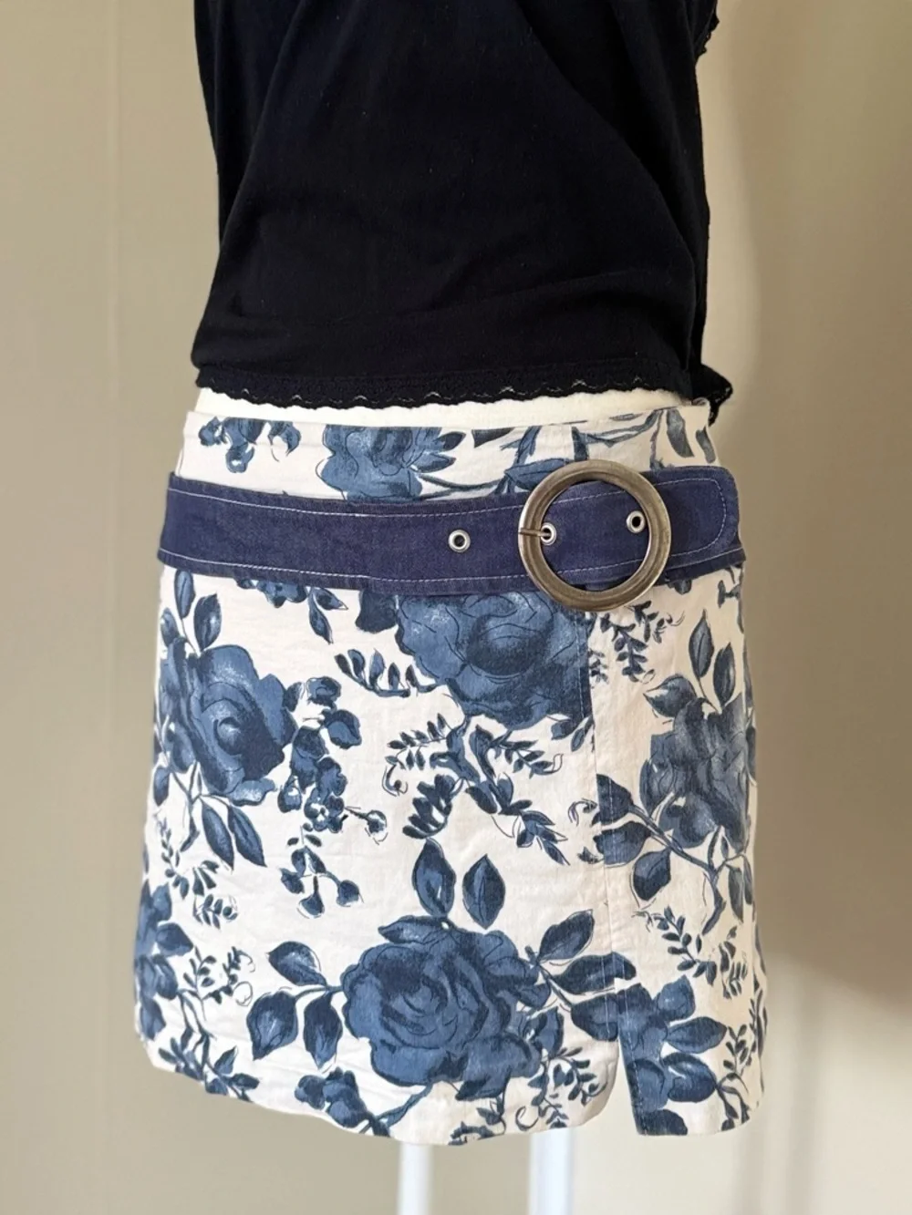 Vintage Y2K Mini Skirt Floral Belted Mini Skirt Navy Belt Silver Accent Slit
